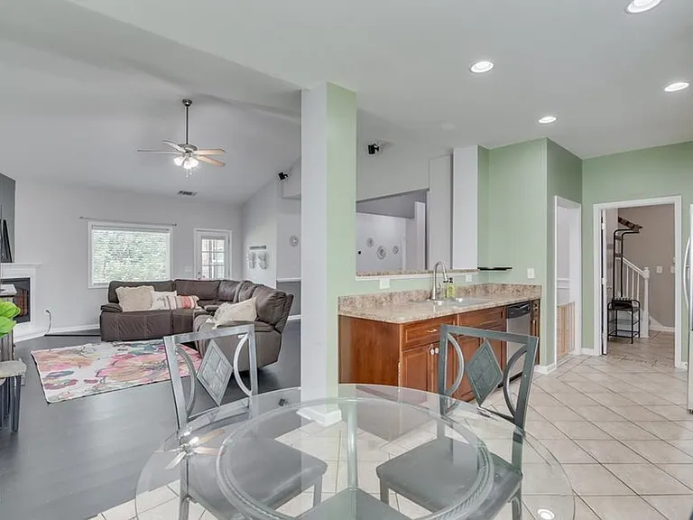 800 Shirez Dr — Photo 4