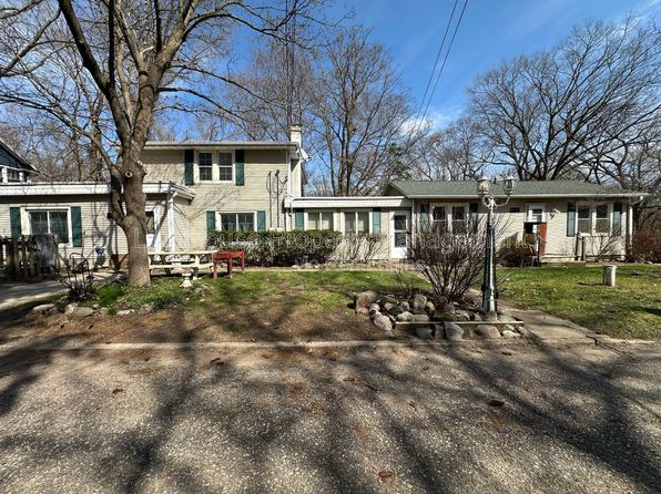 45 Leitch Dr #A-1/2
