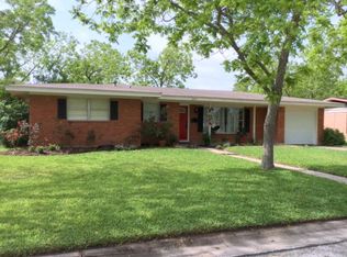 2207 E Poplar Ave, Victoria, TX 77901