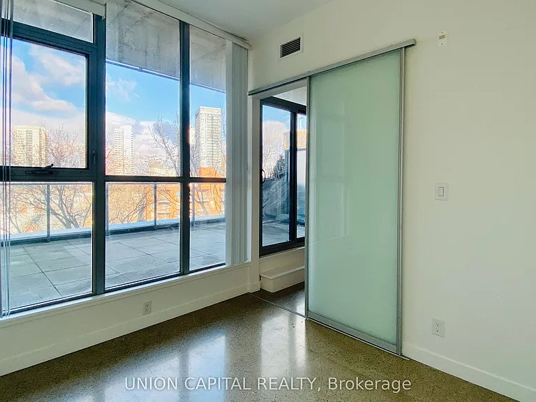 510 King St E #607 — Photo 6