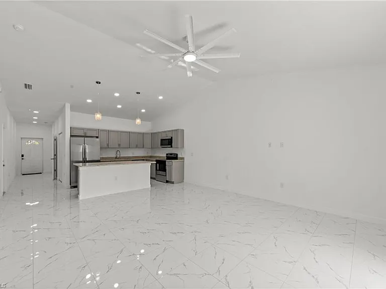 1940 Laverna Ave — Photo 14