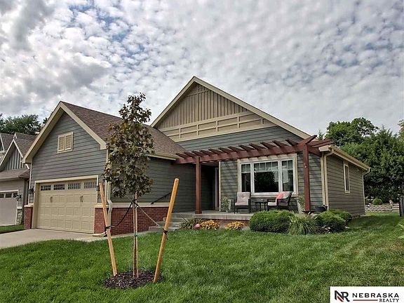 2nd image of 8410 Pinehill Ln