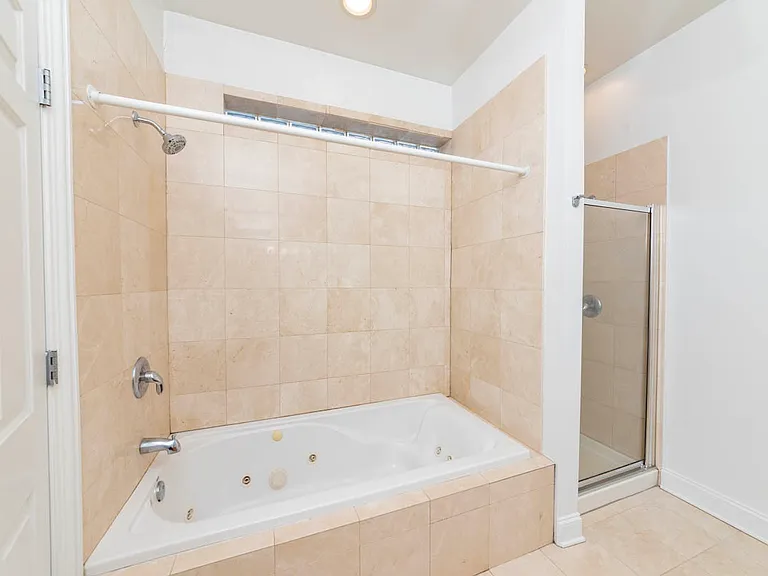 7000 N Damen Ave #3 — Photo 6