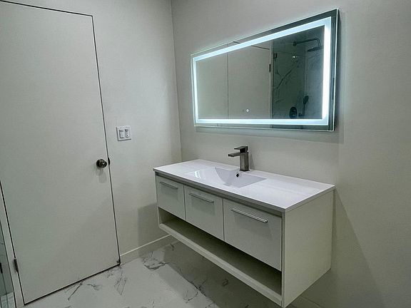 5th image of 1447 S Westgate Ave APT 2