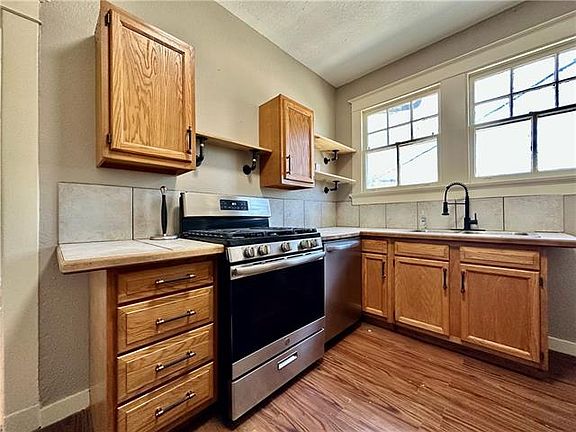 5th image of 1541 Burdette St #1541