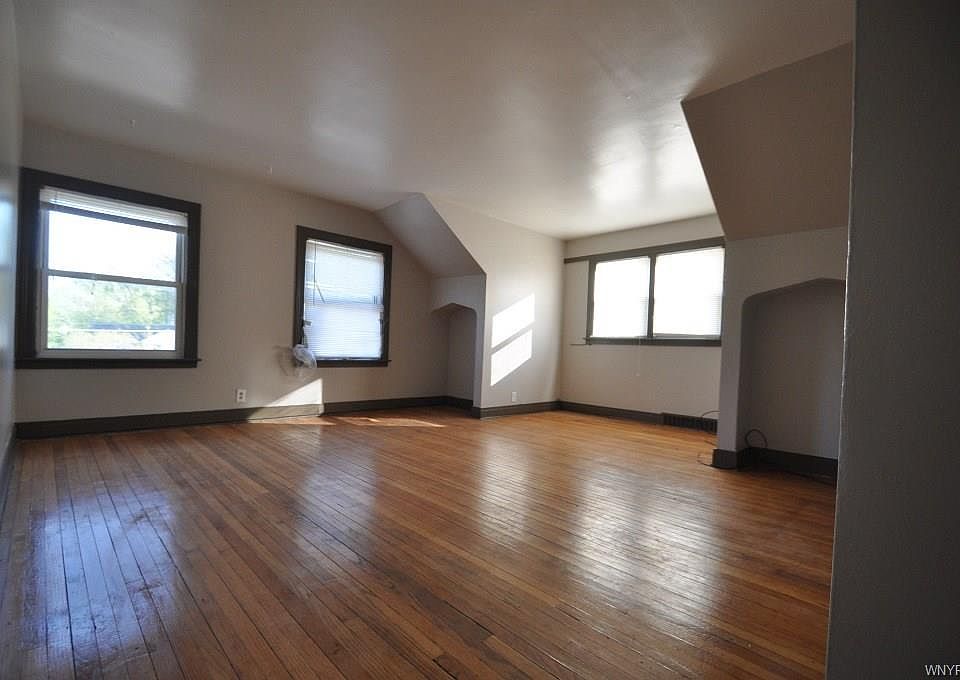 1st image of 4572 Clark St