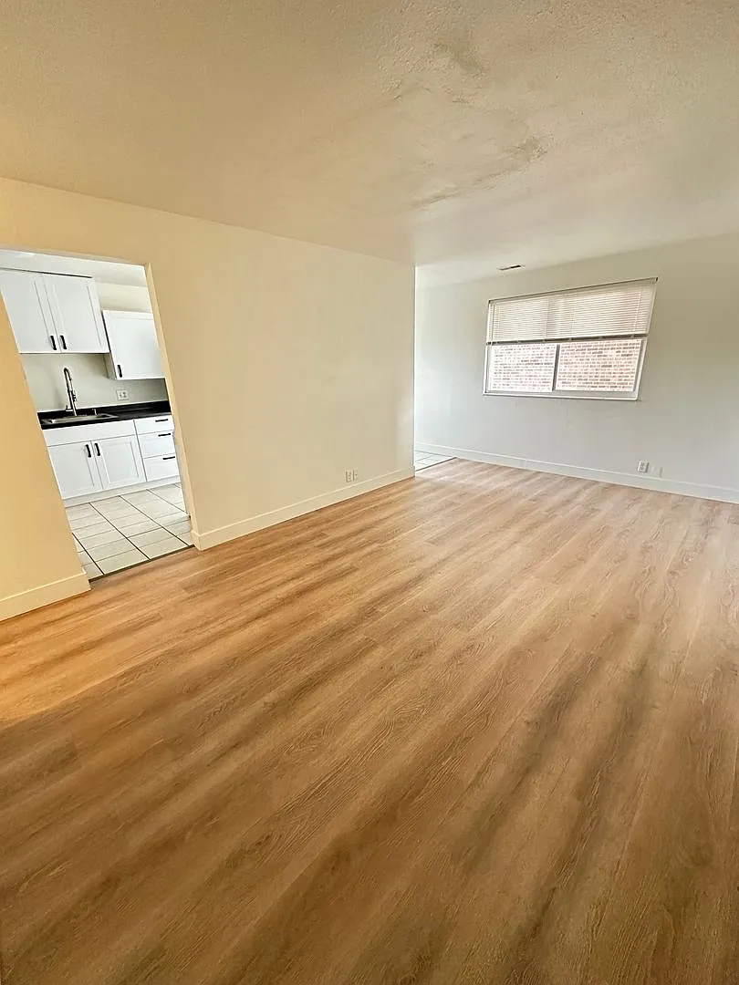 Get $500 Off The First Months Rent — Photo 3