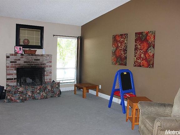 3rd image of 971 Aspen Dr