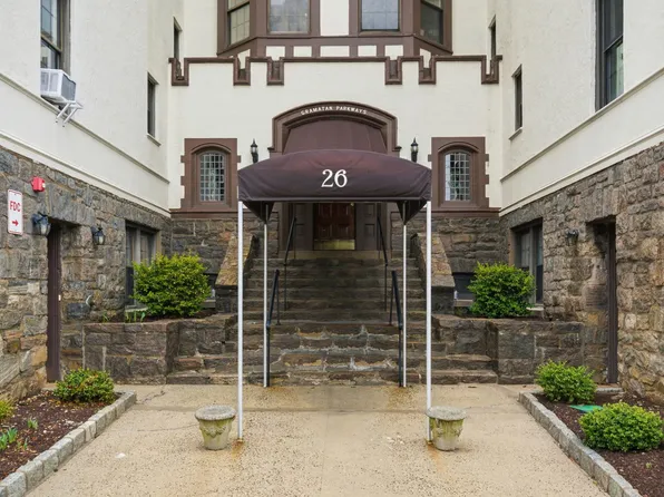26 Pondfield Rd W #4F, Bronxville, NY 10708