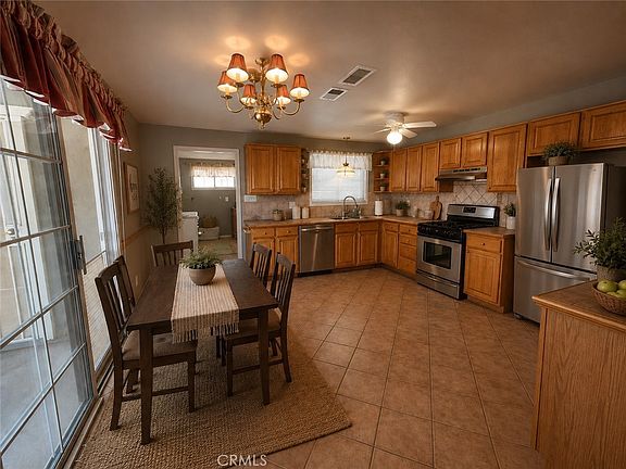 4th image of 2620 Oasis St