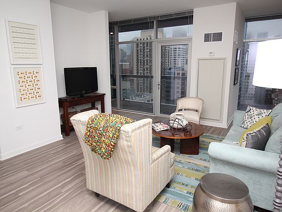 5th image of 809 Lasalle St #19
