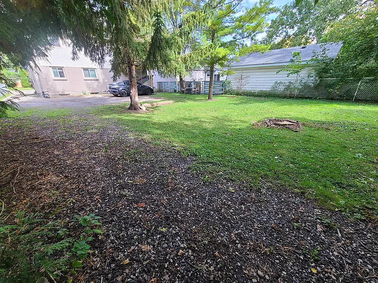 669 Victoria St #1 — Photo 19