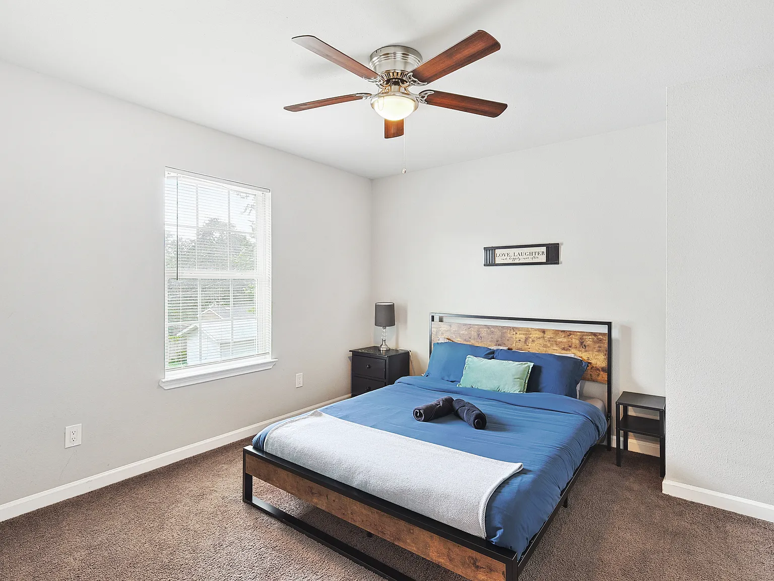 4 bed, 2.5 bath, 2045 sqft, $5,175 — Photo 2