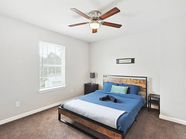 200 E Rogers St — Photo 2