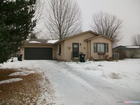 808 Page St SW, Isanti, MN 55040