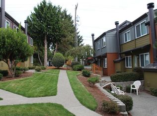 800 SW 156th St #4, Seattle, WA 98166