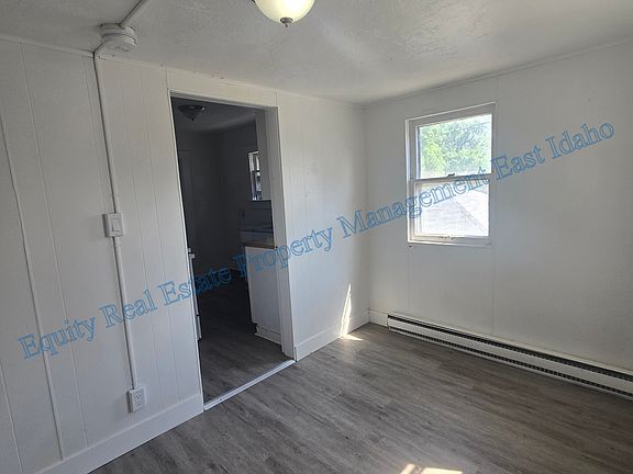 3rd image of 815 E Clark St