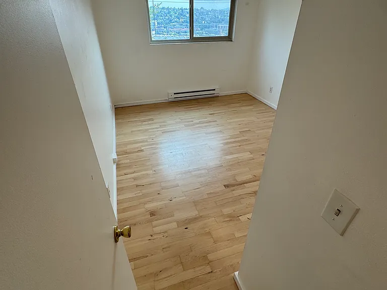 Townvue Heights Apartments — Photo 16