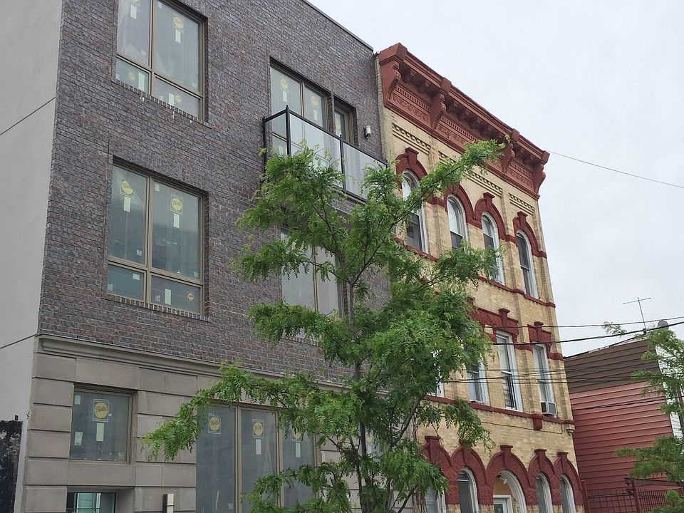 Building Photo 3