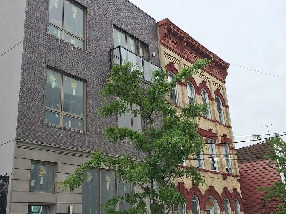 Building Photo 3