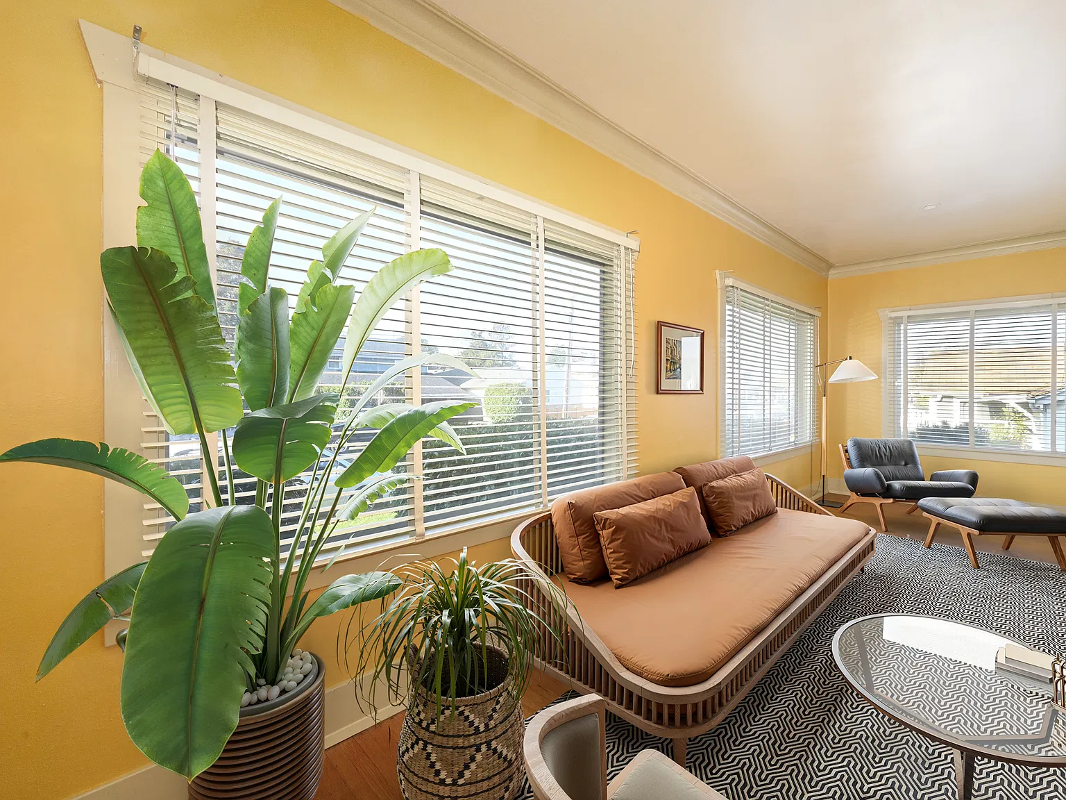 2 bed, 1.5 bath, 2600 sqft, $2,700 — Photo 4