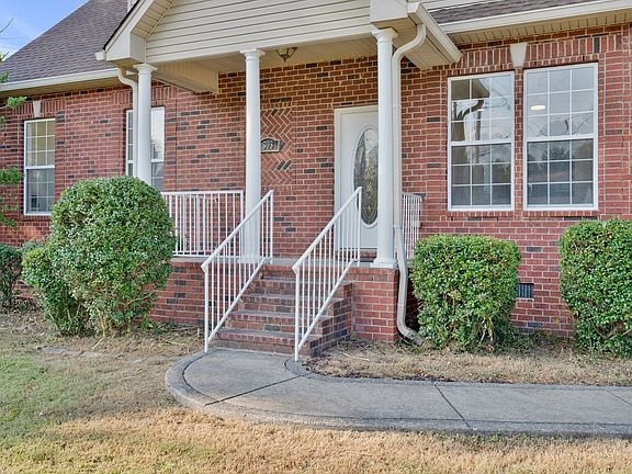 5th image of 303 Fieldstone Dr