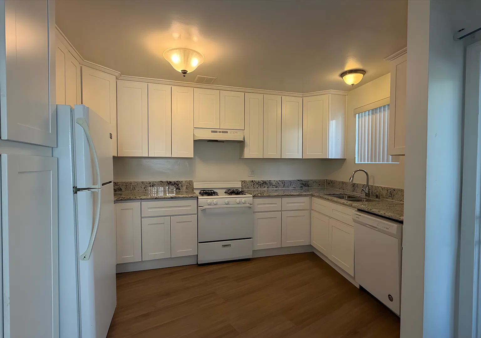 1830 N. La Brea Avenue — Photo 2