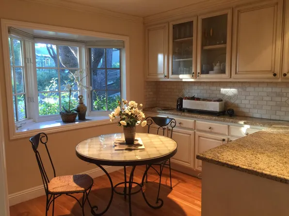 702 University Dr, Menlo Park, CA 94025