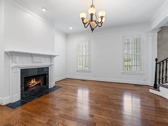 4th image of 2101 Summer Hill Cir