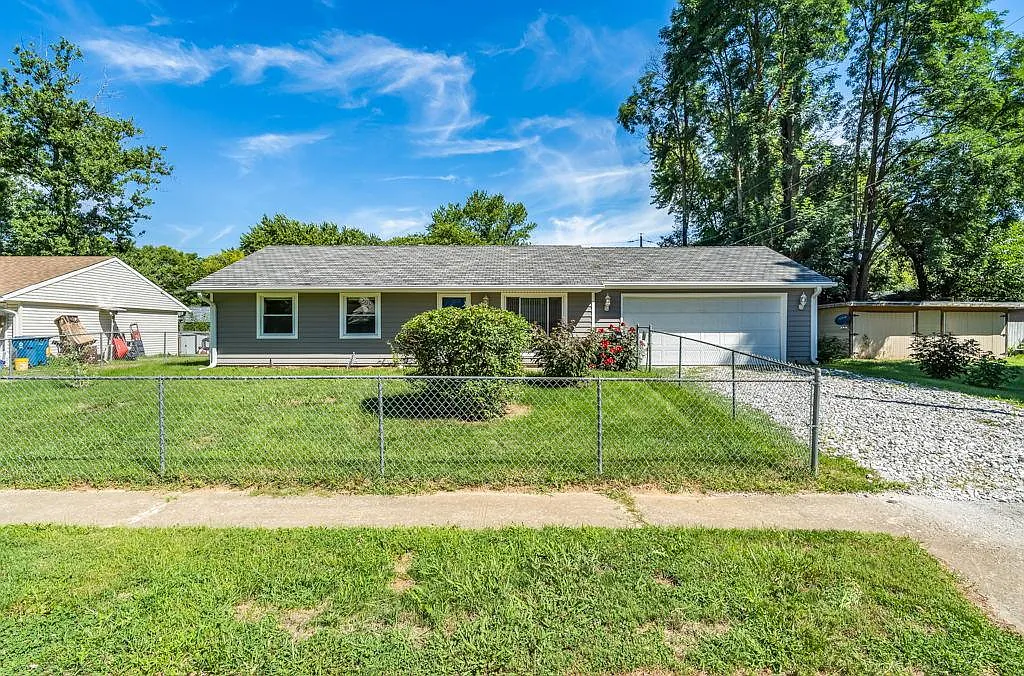 5826 Getz Ln photo 1
