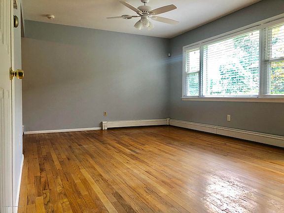 4th image of 28 Cedar Dr