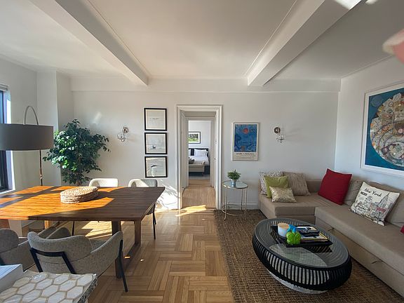 3rd image of 110 W 86th St APT 17D