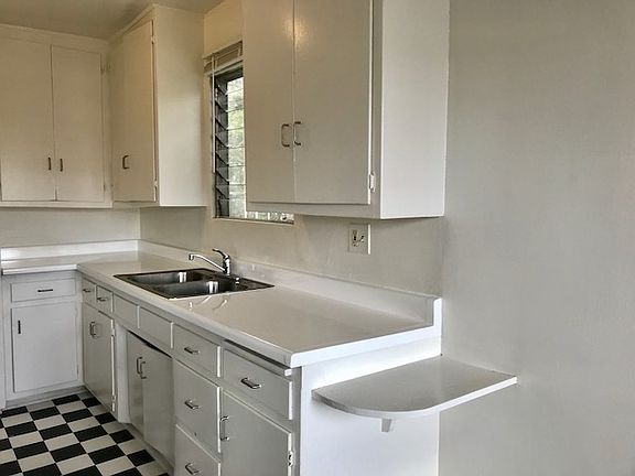 5th image of 3159 W 11th St APT 1