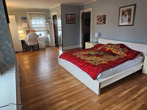3rd image of 36 Woodbury St