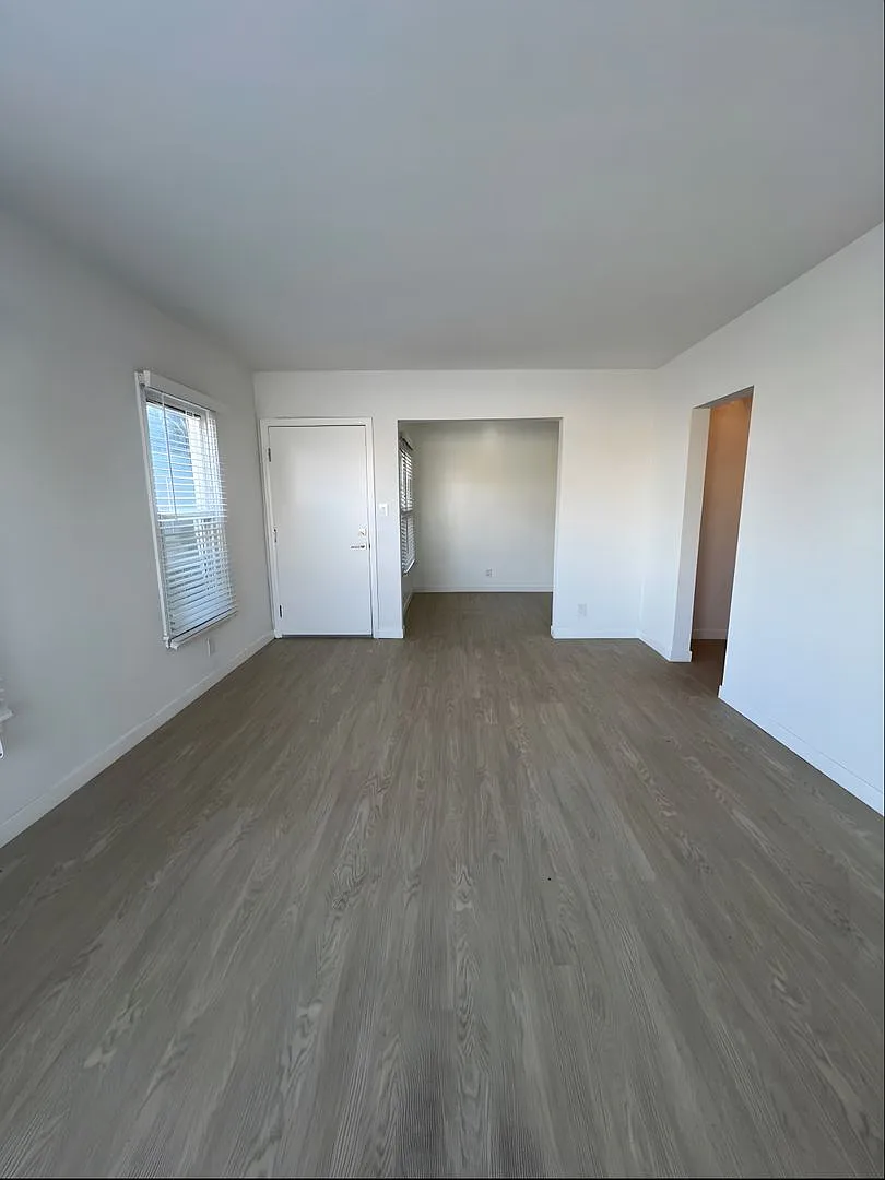 5760 Morley Street — Photo 4