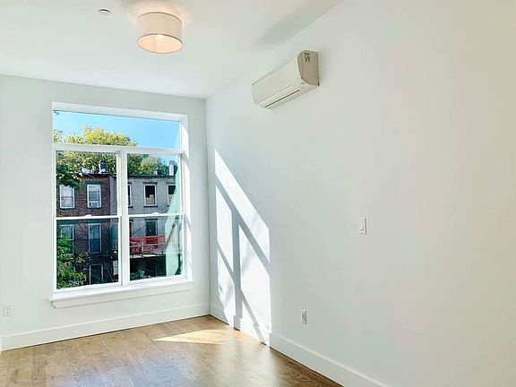 3rd image of 424 Gates Ave #2