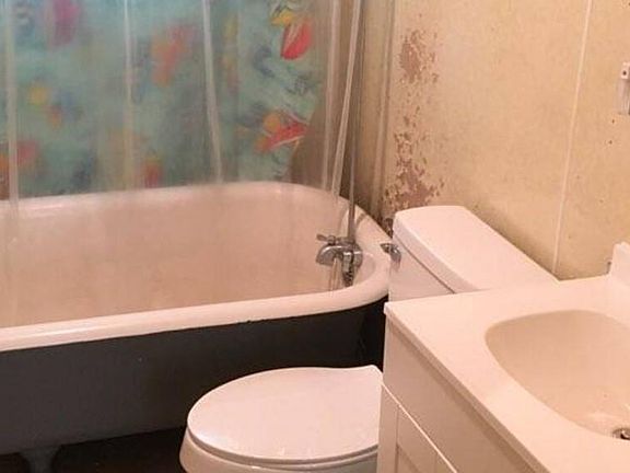 3rd image of 426 Vine Ave NE #428A