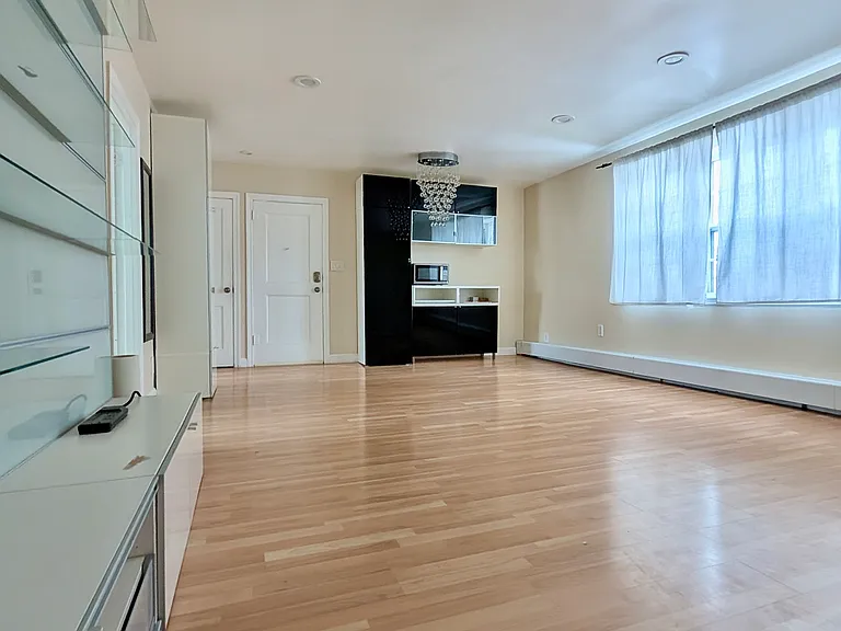 17 Hammond Pond Pkwy #4 — Photo 3