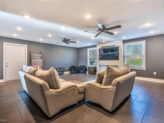 4th image of 6116 Melody Rd NE