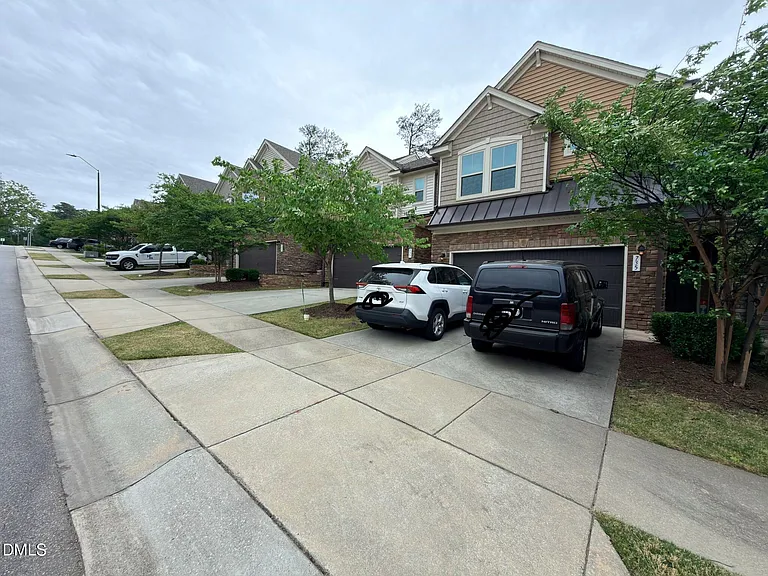 735 Lampwick Ln — Photo 2
