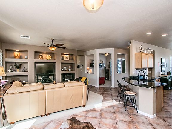 3rd image of 3027 E Palm Beach Dr