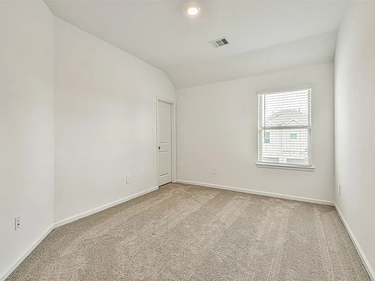 678 Royal Arch — Photo 33