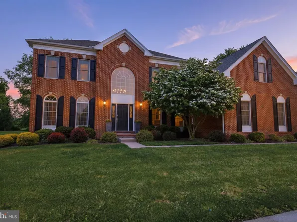 3 Delaney Dr, Newtown, PA 18940