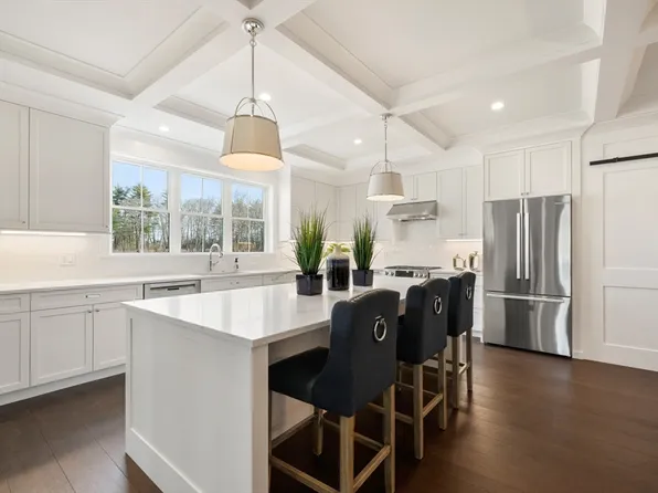 8 Wayside Rd, Natick, MA 01760