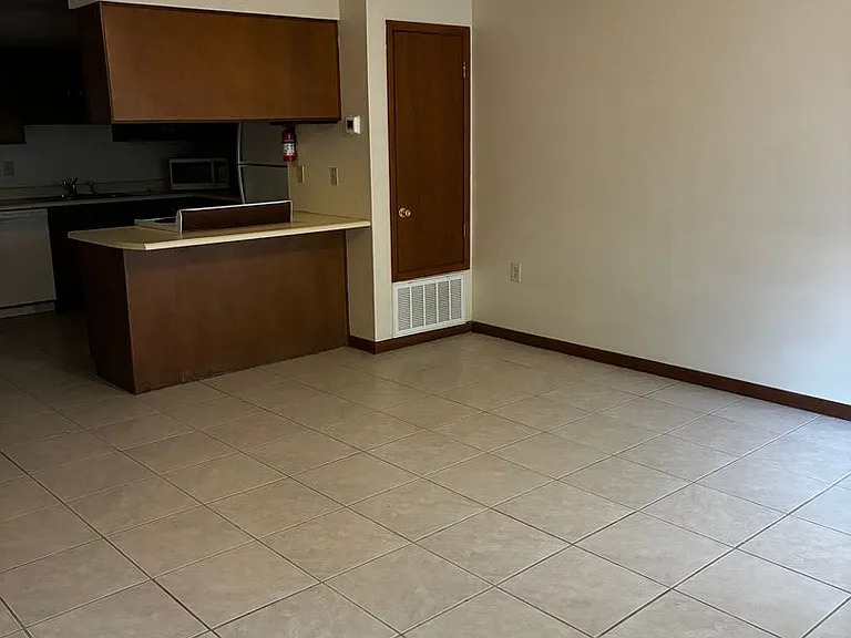 124 Alder Ave — Photo 2