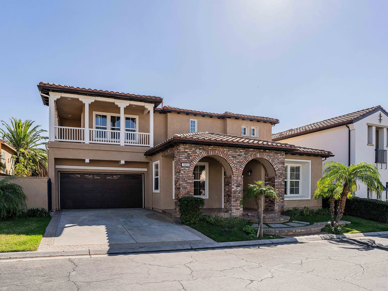 5 bed, 4.5 bath, 4216 sqft, $6,995 — Photo 1