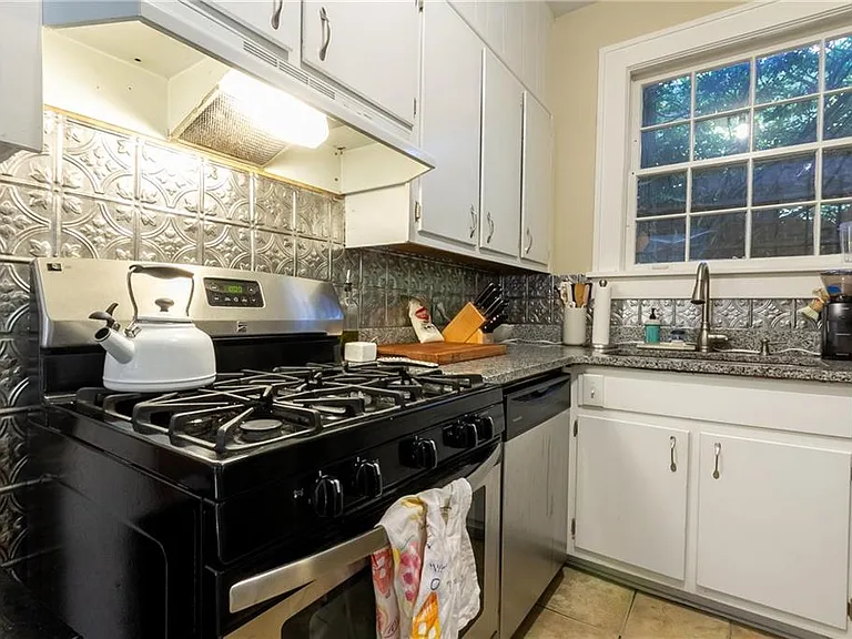 1001 Amsterdam Ave NE — Photo 16