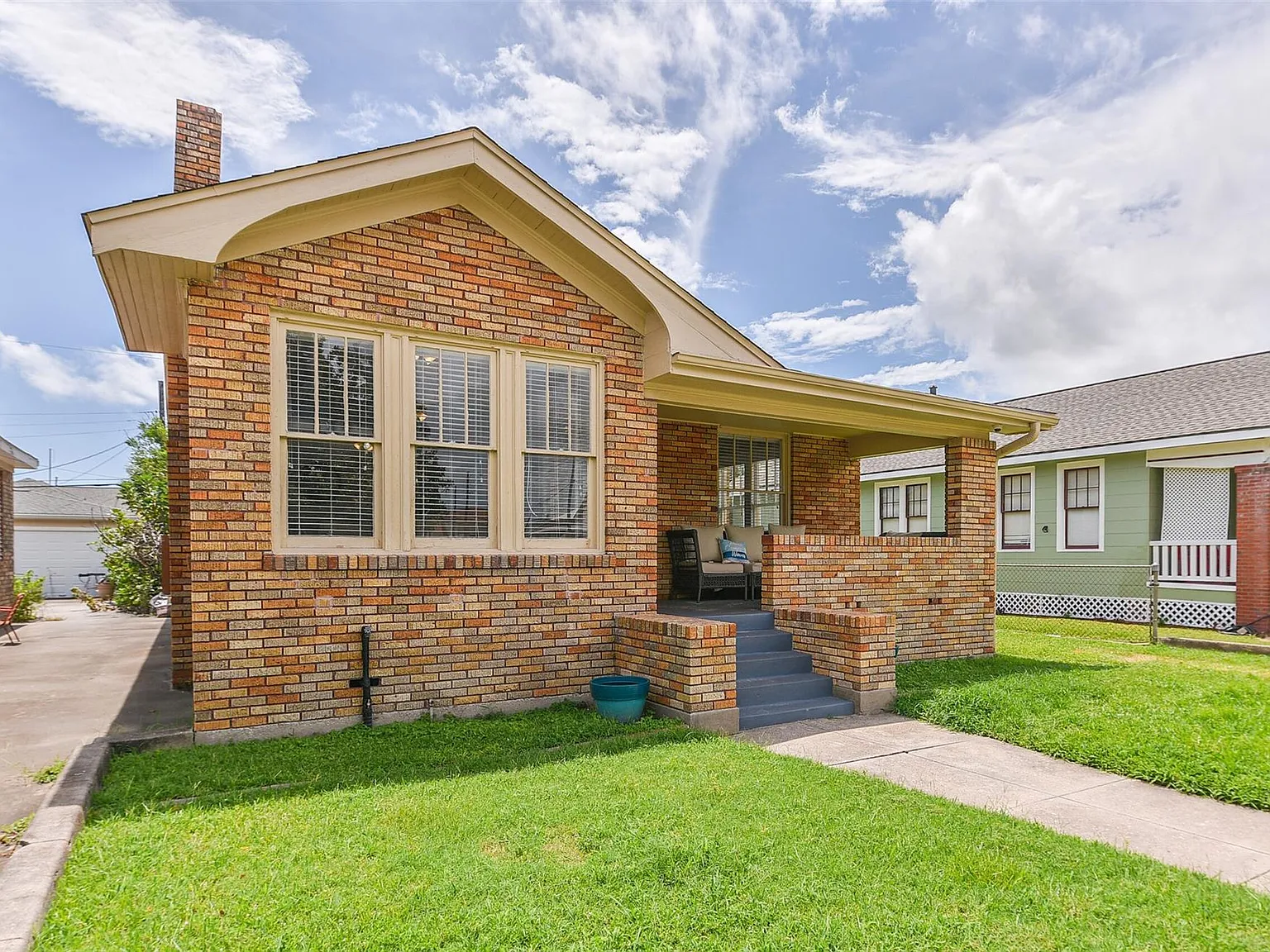 3 bed, 1.0 bath, 1380 sqft, $2,000 — Photo 1