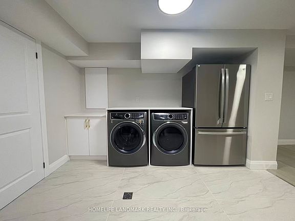 5th image of 17 Rosemeade Ave Unit 3