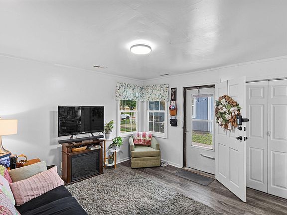5th image of 1818-1820 S Carr Ave